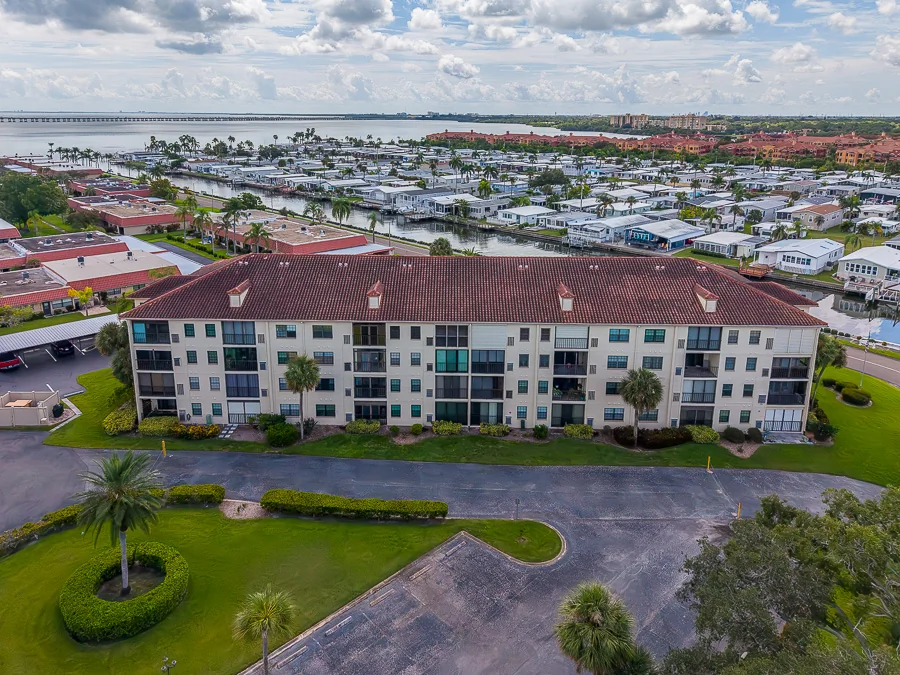 Real estate photography — 19029 us hwy 19 n #26-204, Clearwater, FL, 33764 | 4D Productions