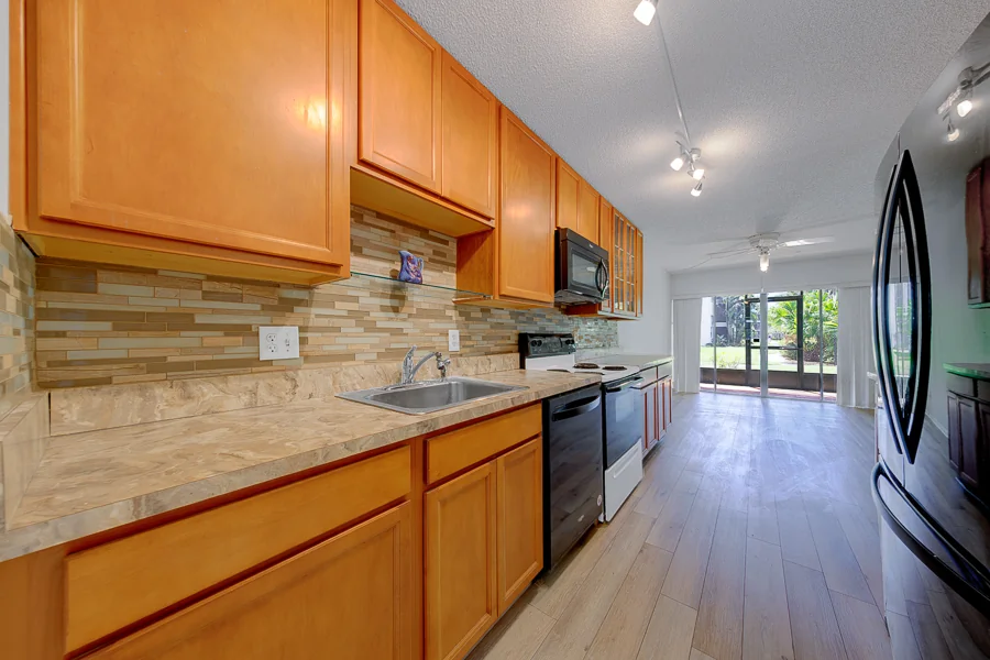 Real estate photography — 5090 Bay Street Northeast, St. Petersburg, Florida, 33703 | 4D Productions