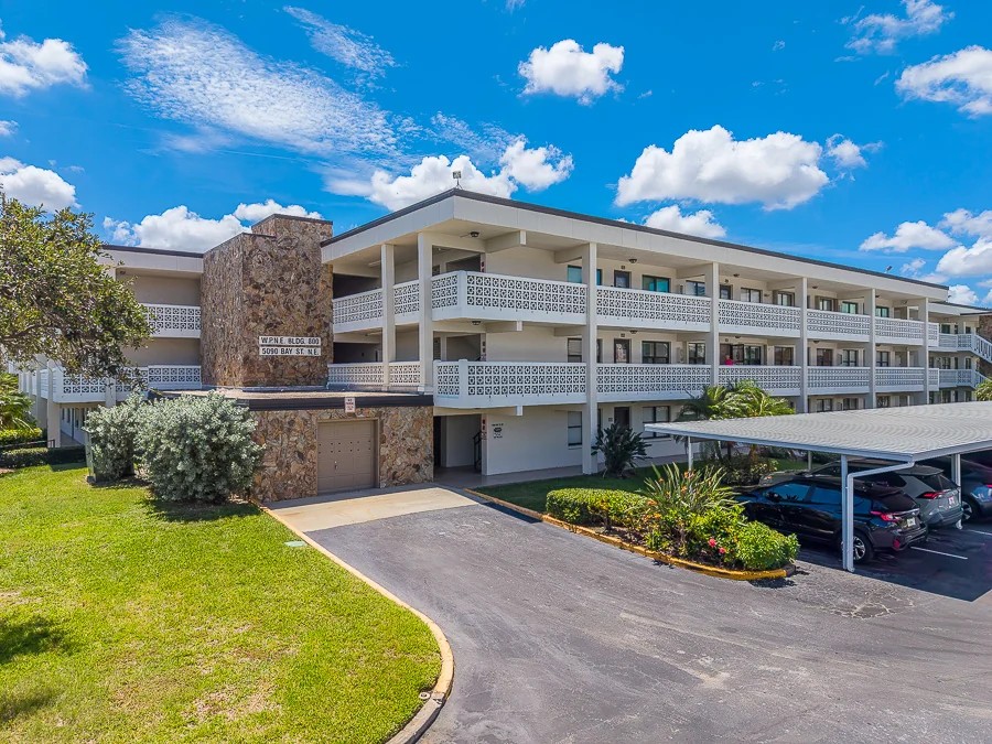 Real estate photography — 5090 Bay Street Northeast, St. Petersburg, Florida, 33703 | 4D Productions