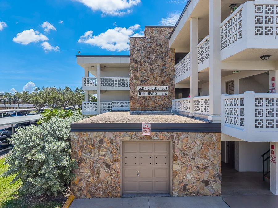Real estate photography — 5090 Bay Street Northeast, St. Petersburg, Florida, 33703 | 4D Productions