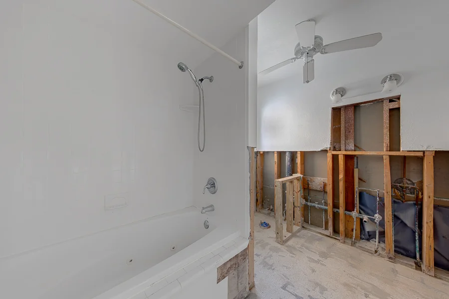Real estate photography — 814 Bay Point Drive, Madeira Beach, Florida, 33708 | 4D Productions