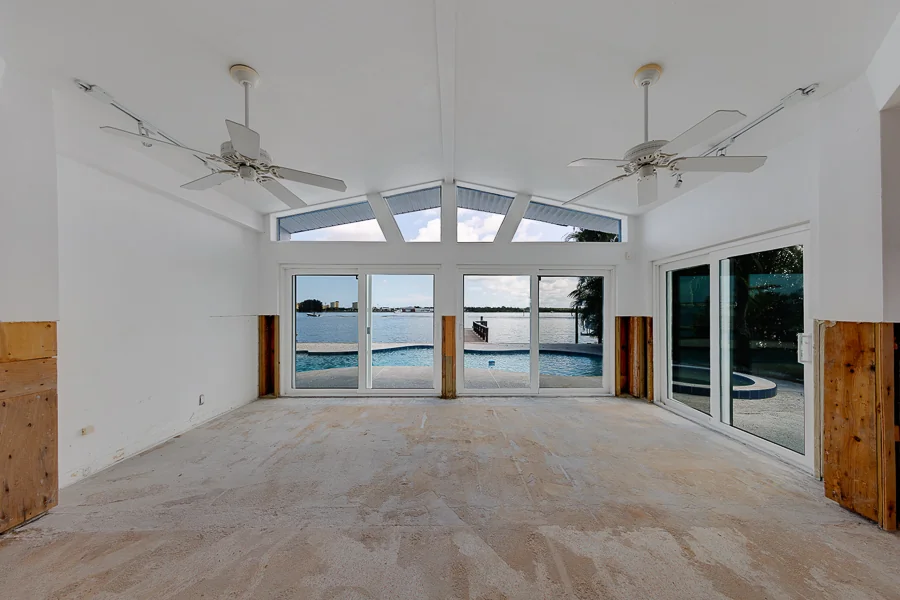 Real estate photography — 814 Bay Point Drive, Madeira Beach, Florida, 33708 | 4D Productions