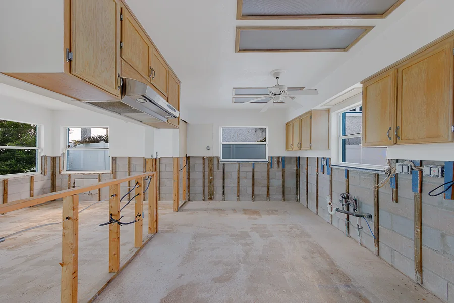 Real estate photography — 814 Bay Point Drive, Madeira Beach, Florida, 33708 | 4D Productions