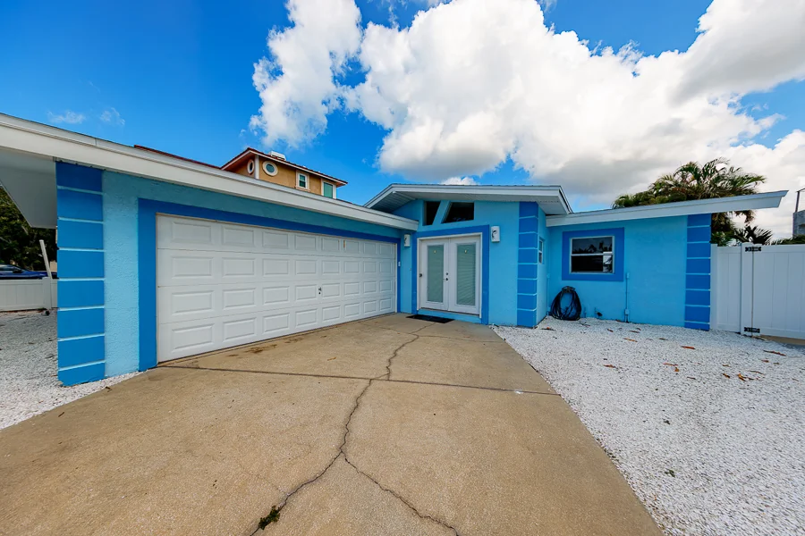 Real estate photography — 814 Bay Point Drive, Madeira Beach, Florida, 33708 | 4D Productions