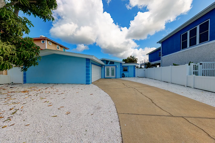 Real estate photography — 814 Bay Point Drive, Madeira Beach, Florida, 33708 | 4D Productions