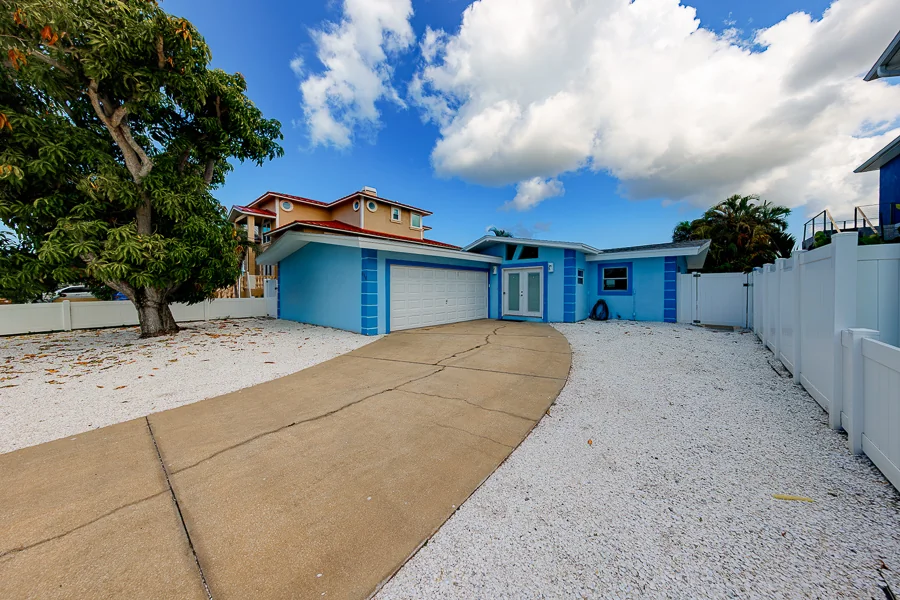 Real estate photography — 814 Bay Point Drive, Madeira Beach, Florida, 33708 | 4D Productions