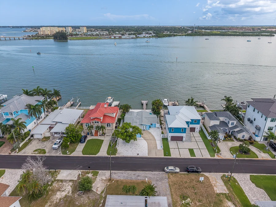 Real estate photography — 814 Bay Point Drive, Madeira Beach, Florida, 33708 | 4D Productions