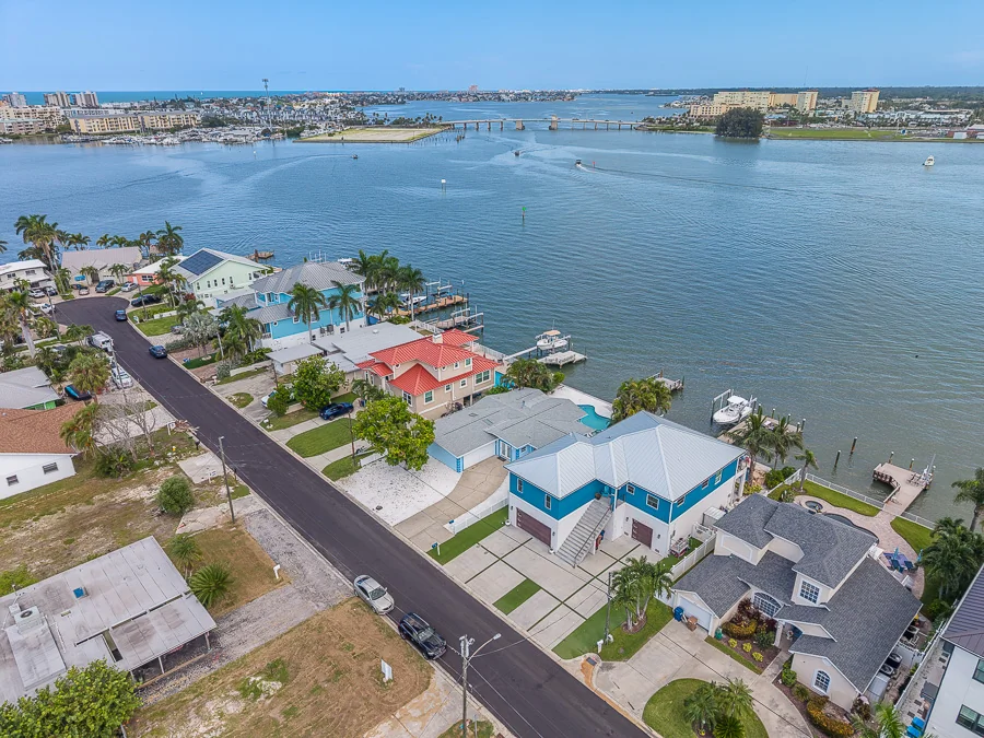 Real estate photography — 814 Bay Point Drive, Madeira Beach, Florida, 33708 | 4D Productions