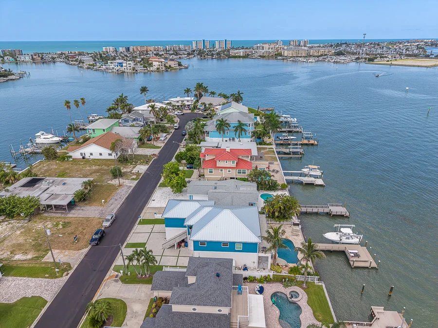 Real estate photography — 814 Bay Point Drive, Madeira Beach, Florida, 33708 | 4D Productions