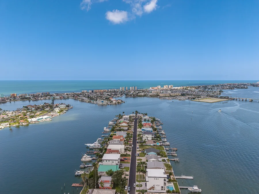 Real estate photography — 814 Bay Point Drive, Madeira Beach, Florida, 33708 | 4D Productions