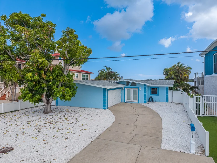 Real estate photography — 814 Bay Point Drive, Madeira Beach, Florida, 33708 | 4D Productions