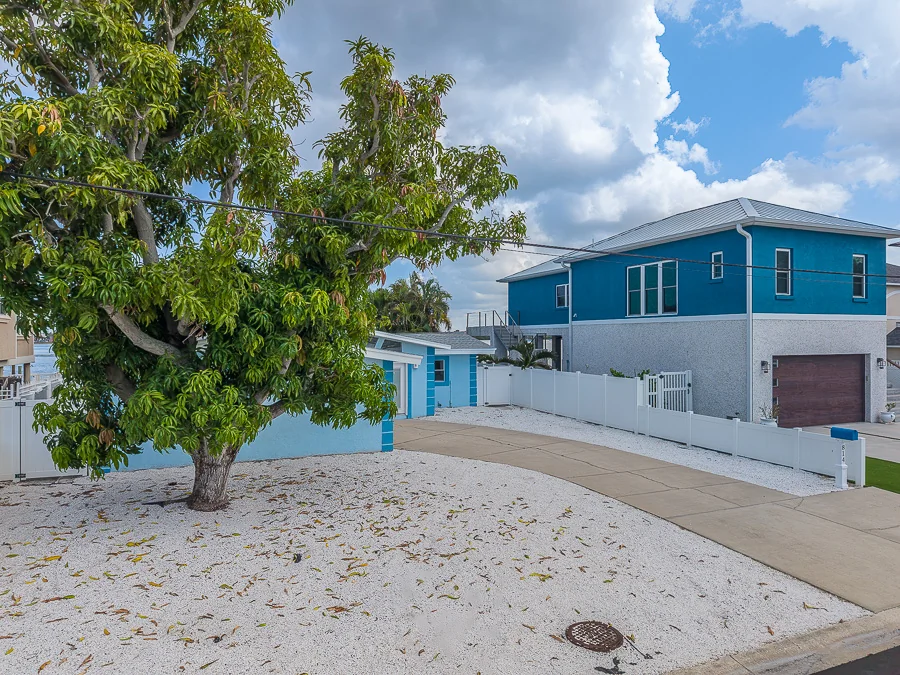 Real estate photography — 814 Bay Point Drive, Madeira Beach, Florida, 33708 | 4D Productions