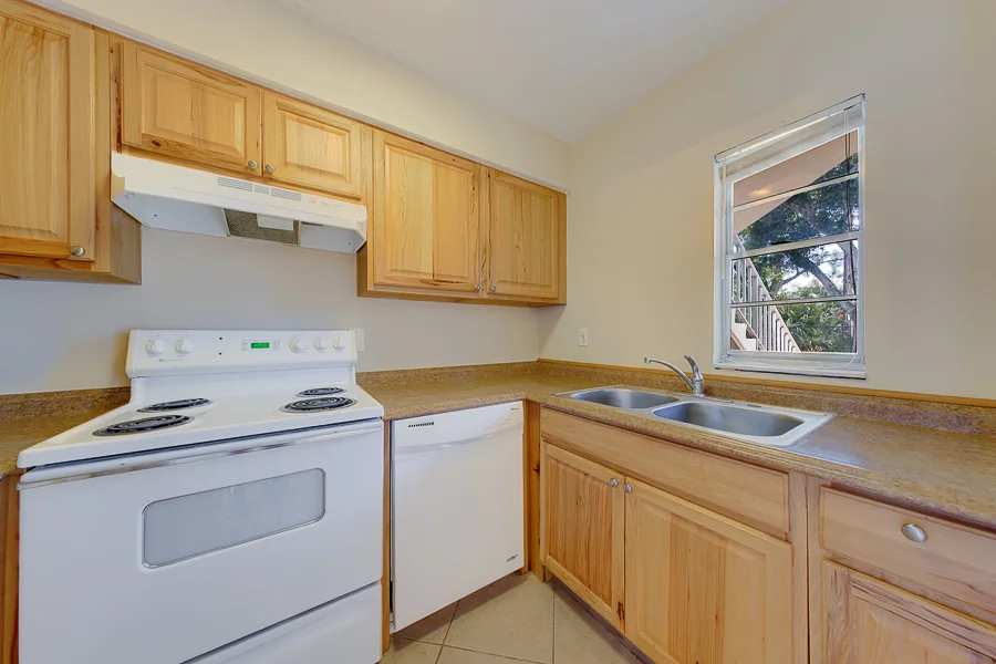 Real estate photography — 8301 Bardmoor Boulevard unit 110, Seminole, Florida, 33777 | 4D Productions