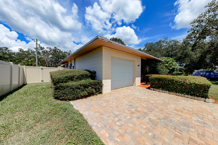 Real estate photography — 9741 52nd Terrace North, St. Petersburg, Florida, 33708 | 4D Productions