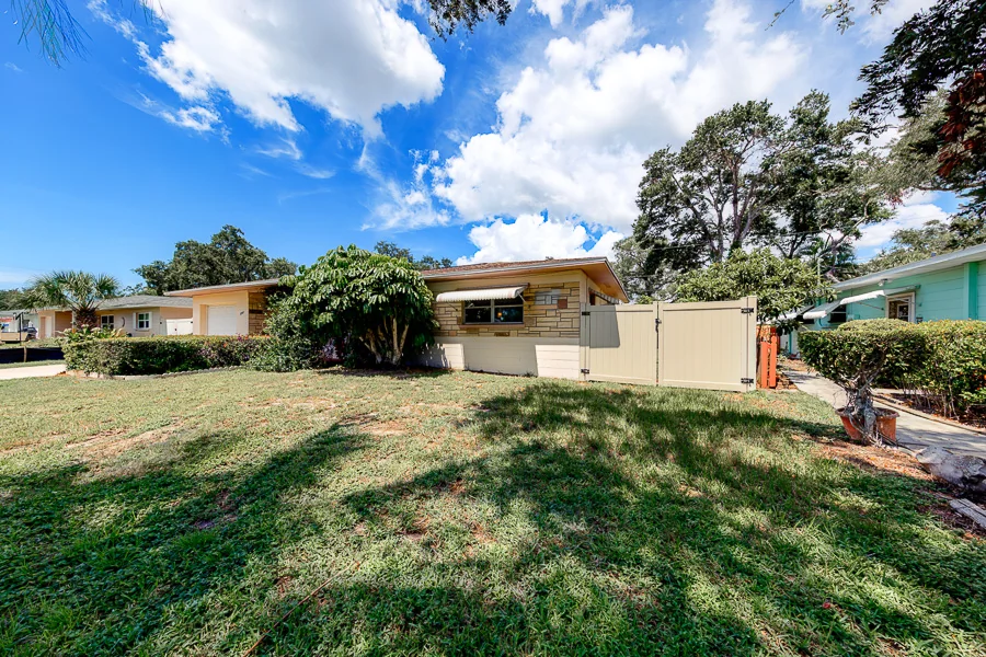 Real estate photography — 9741 52nd Terrace North, St. Petersburg, Florida, 33708 | 4D Productions