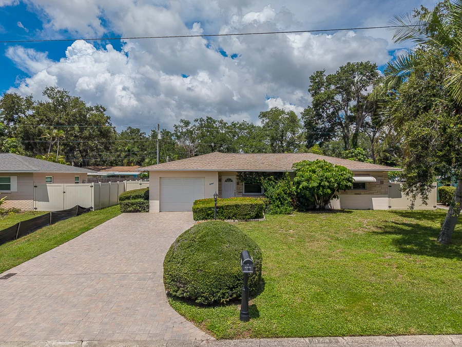 Real estate photography — 9741 52nd Terrace North, St. Petersburg, Florida, 33708 | 4D Productions