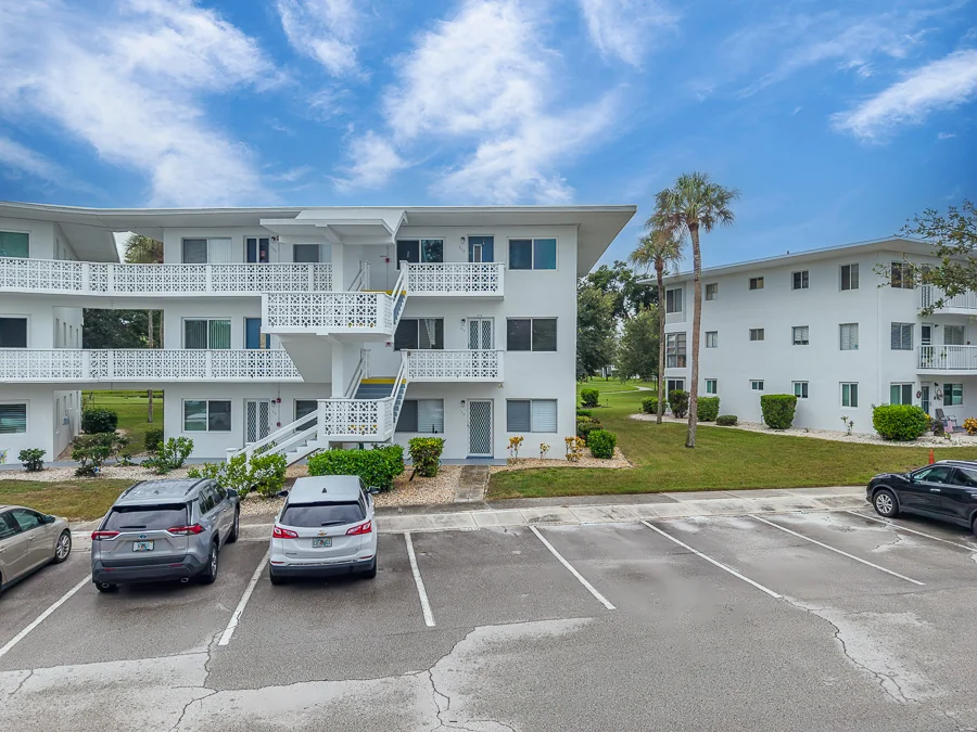 Real estate photography — 11224 82nd Ave Apt 310, Seminole Fl 33776 | 4D Productions