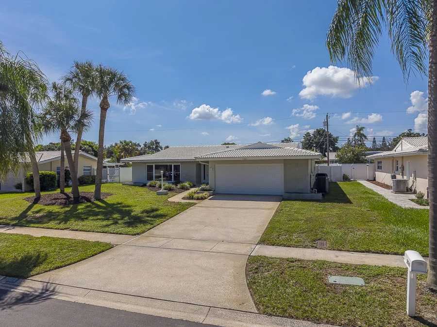 Real estate photography — 2061 Attache Court, Clearwater, Florida, 33764 | 4D Productions