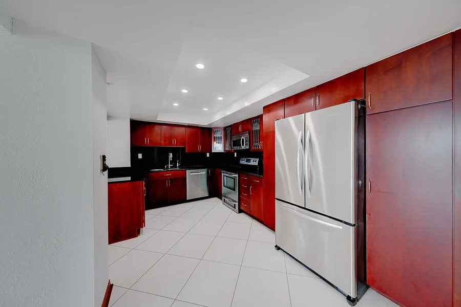 Real estate photography — 423 Mandalay Avenue, Clearwater Beach, Florida, 33767 | 4D Productions