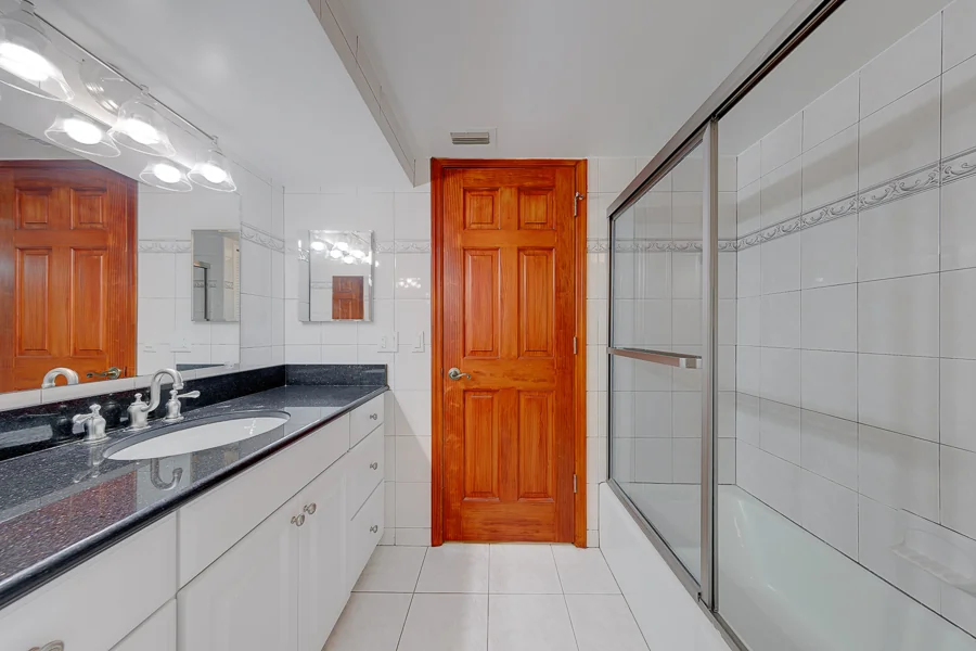 Real estate photography — 423 Mandalay Avenue, Clearwater Beach, Florida, 33767 | 4D Productions