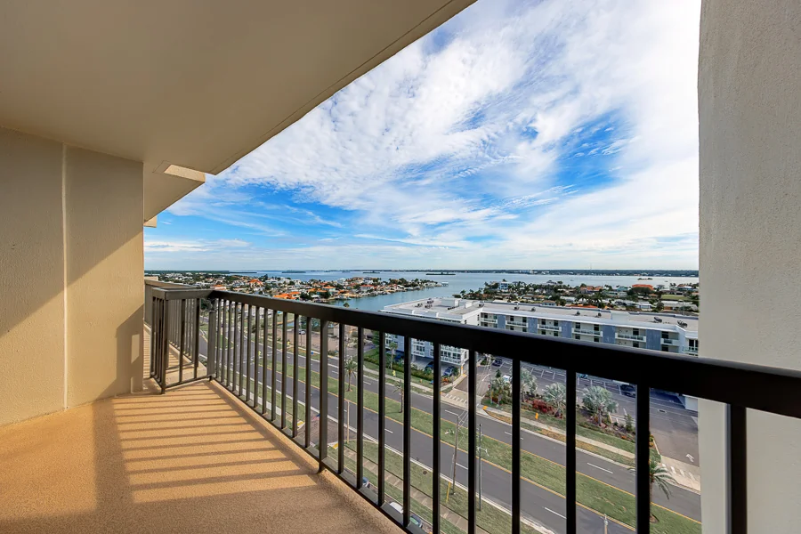 Real estate photography — 423 Mandalay Avenue, Clearwater Beach, Florida, 33767 | 4D Productions