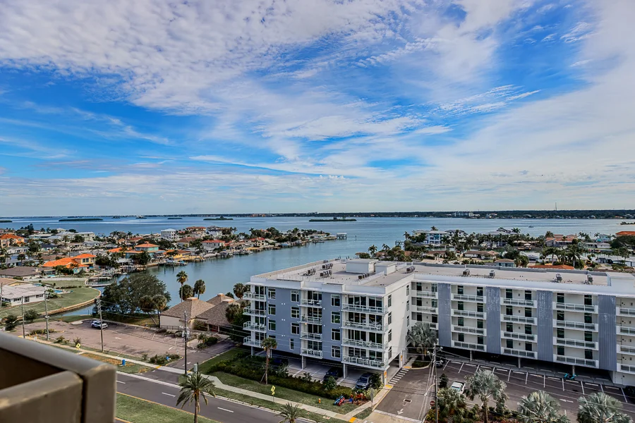 Real estate photography — 423 Mandalay Avenue, Clearwater Beach, Florida, 33767 | 4D Productions