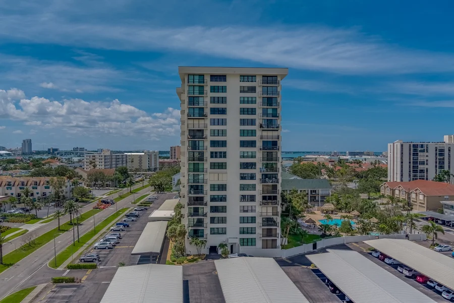 Real estate photography — 423 Mandalay Avenue, Clearwater Beach, Florida, 33767 | 4D Productions