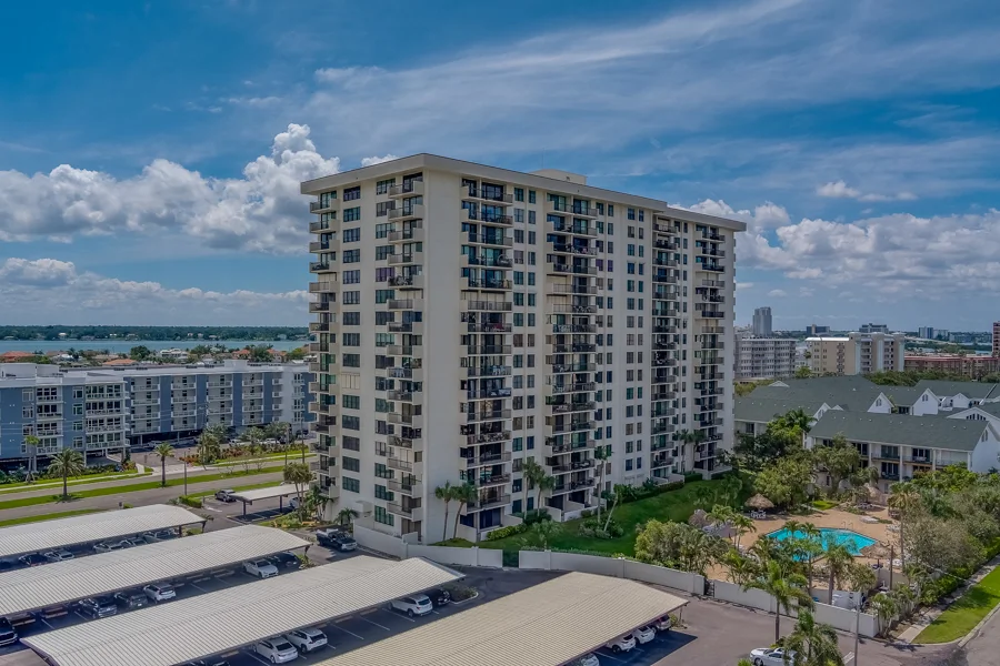 Real estate photography — 423 Mandalay Avenue, Clearwater Beach, Florida, 33767 | 4D Productions
