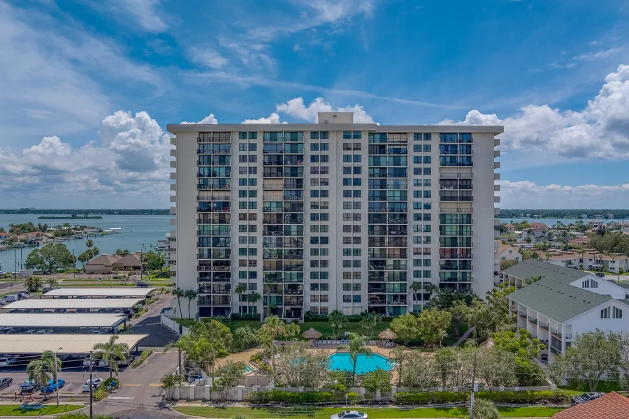 Real estate photography — 423 Mandalay Avenue, Clearwater Beach, Florida, 33767 | 4D Productions