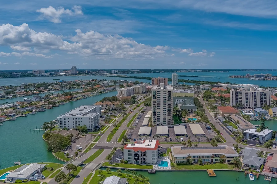Real estate photography — 423 Mandalay Avenue, Clearwater Beach, Florida, 33767 | 4D Productions