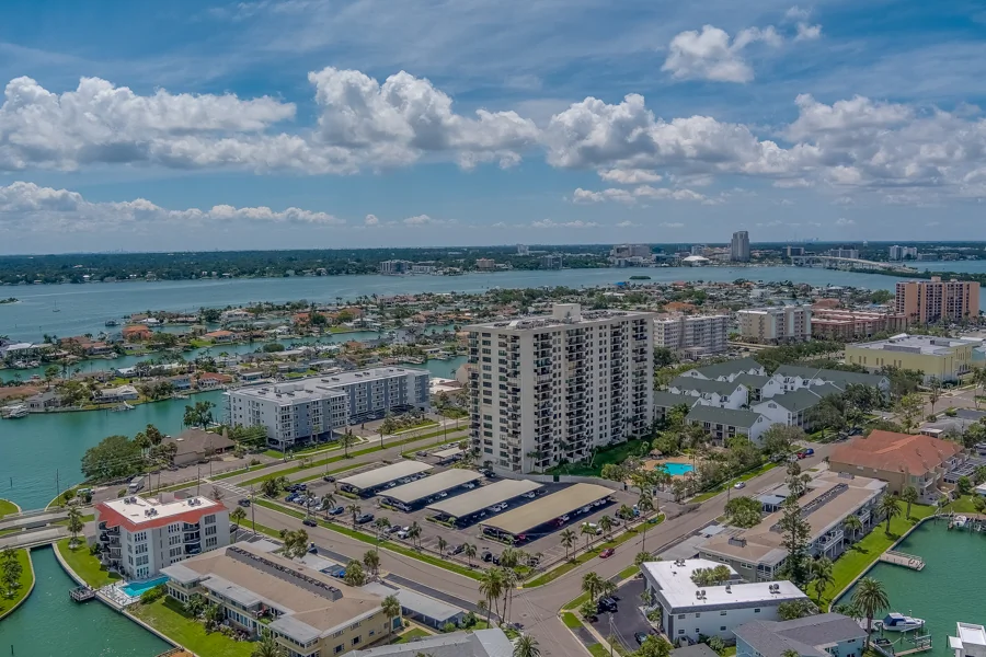 Real estate photography — 423 Mandalay Avenue, Clearwater Beach, Florida, 33767 | 4D Productions