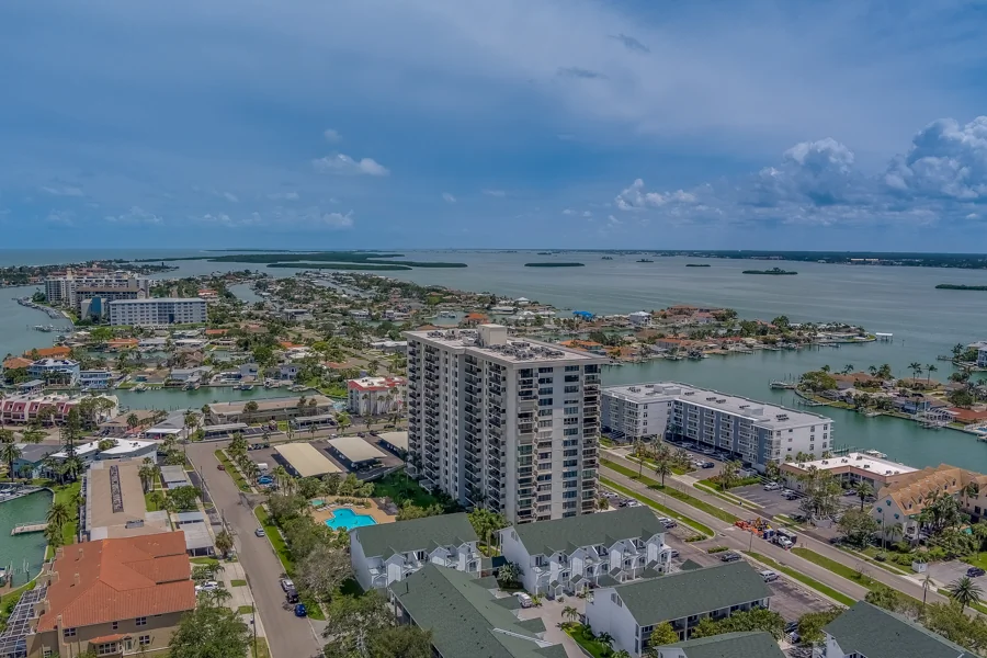 Real estate photography — 423 Mandalay Avenue, Clearwater Beach, Florida, 33767 | 4D Productions