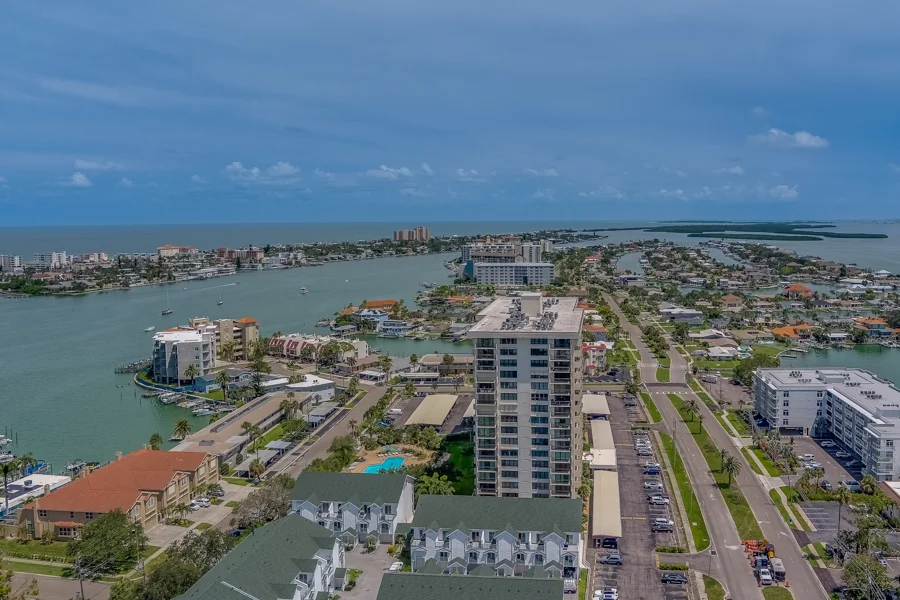 Real estate photography — 423 Mandalay Avenue, Clearwater Beach, Florida, 33767 | 4D Productions