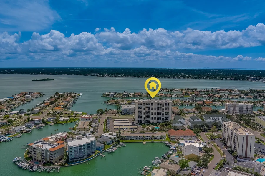 Real estate photography — 423 Mandalay Avenue, Clearwater Beach, Florida, 33767 | 4D Productions