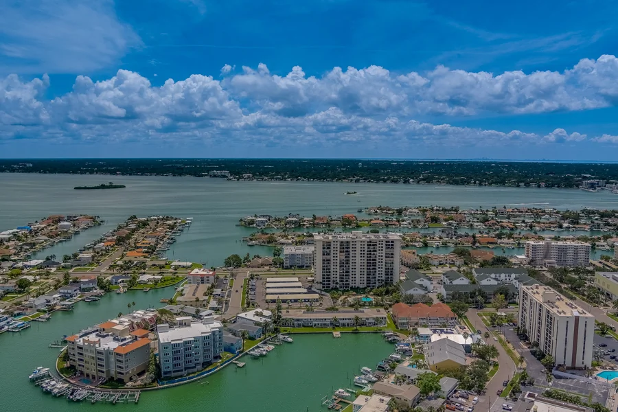Real estate photography — 423 Mandalay Avenue, Clearwater Beach, Florida, 33767 | 4D Productions