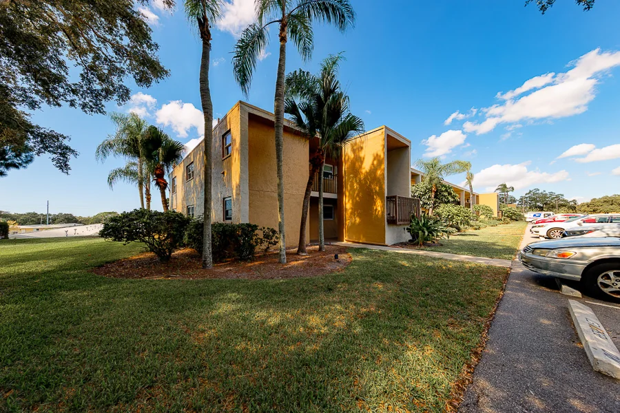Real estate photography — 12300 Park Boulevard North, Seminole, Florida, 33772 | 4D Productions
