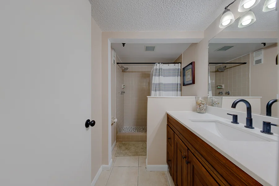 Real estate photography — 19531 Gulf Boulevard, 307, Indian Shores, Florida, 33785 | 4D Productions