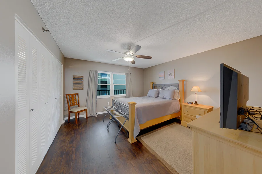 Real estate photography — 19531 Gulf Boulevard, 307, Indian Shores, Florida, 33785 | 4D Productions