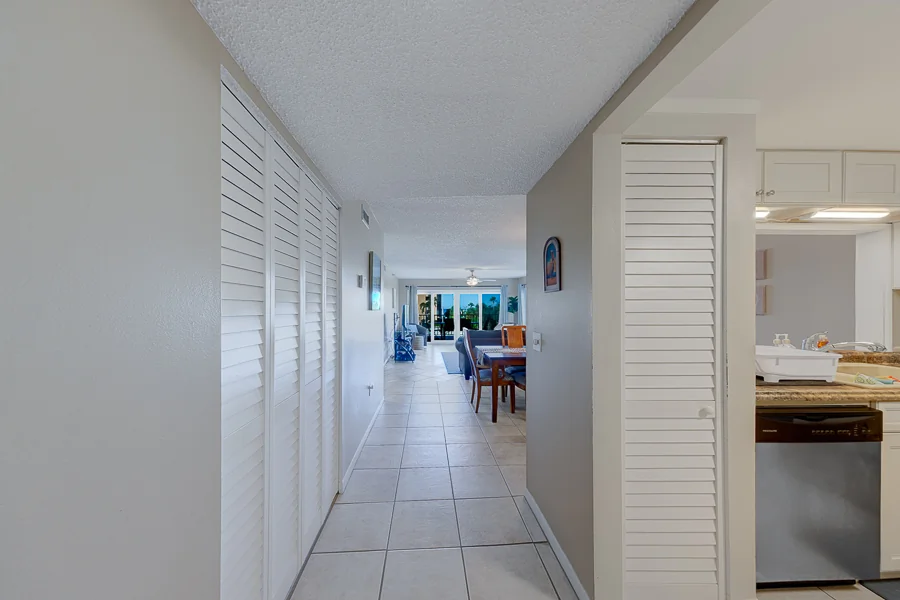 Real estate photography — 19531 Gulf Boulevard, 307, Indian Shores, Florida, 33785 | 4D Productions
