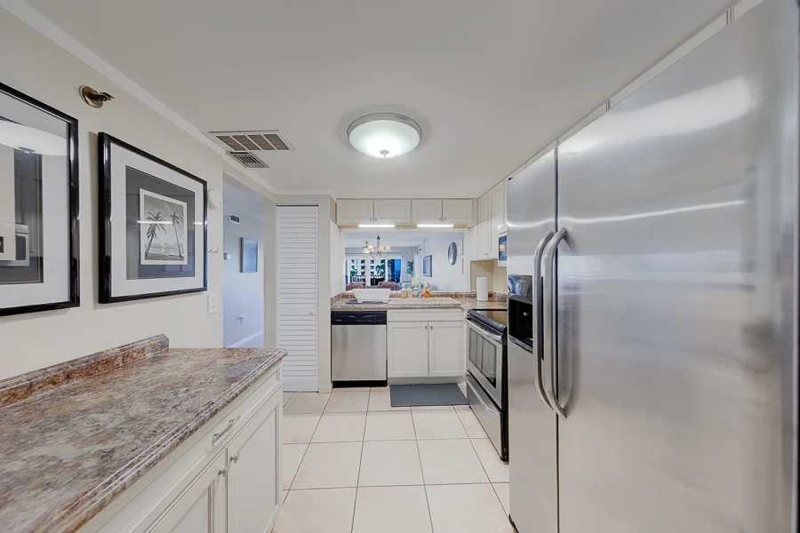 Real estate photography — 19531 Gulf Boulevard, 307, Indian Shores, Florida, 33785 | 4D Productions