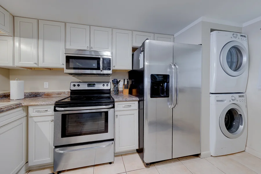 Real estate photography — 19531 Gulf Boulevard, 307, Indian Shores, Florida, 33785 | 4D Productions