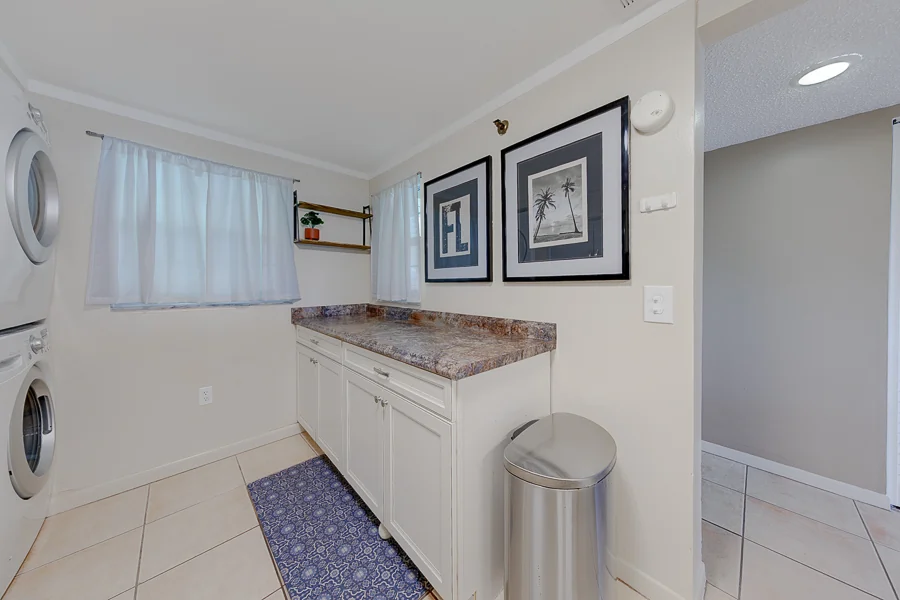 Real estate photography — 19531 Gulf Boulevard, 307, Indian Shores, Florida, 33785 | 4D Productions