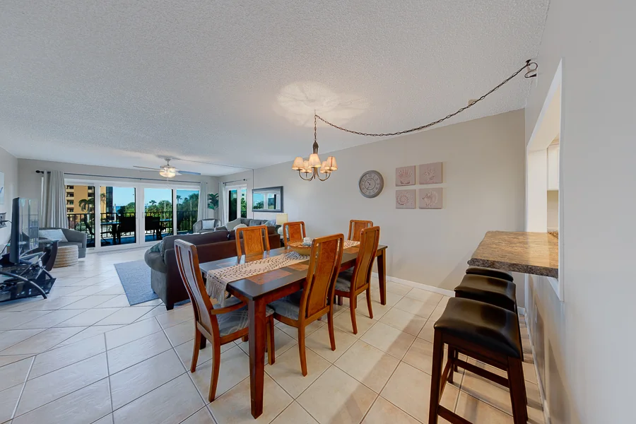 Real estate photography — 19531 Gulf Boulevard, 307, Indian Shores, Florida, 33785 | 4D Productions