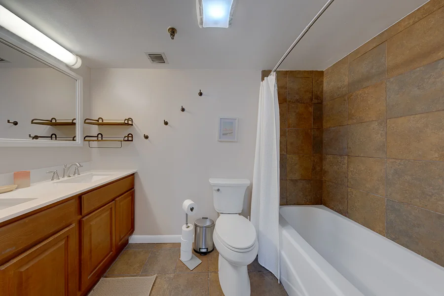 Real estate photography — 19531 Gulf Boulevard, 307, Indian Shores, Florida, 33785 | 4D Productions