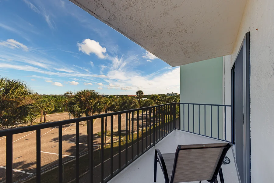 Real estate photography — 19531 Gulf Boulevard, 307, Indian Shores, Florida, 33785 | 4D Productions