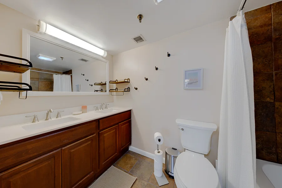 Real estate photography — 19531 Gulf Boulevard, 307, Indian Shores, Florida, 33785 | 4D Productions
