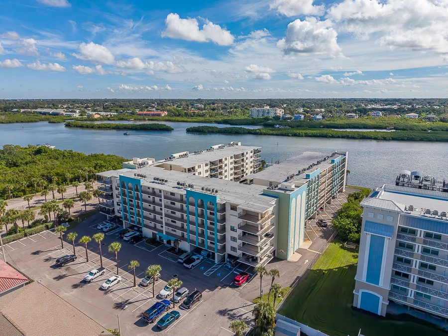 Real estate photography — 19531 Gulf Boulevard, 307, Indian Shores, Florida, 33785 | 4D Productions