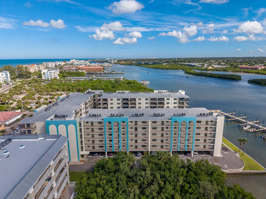Real estate photography — 19531 Gulf Boulevard, 307, Indian Shores, Florida, 33785 | 4D Productions