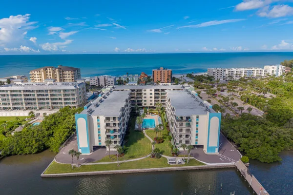 Real estate photography — 19531 Gulf Boulevard, 307, Indian Shores, Florida, 33785 | 4D Productions