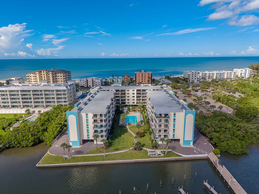 Real estate photography — 19531 Gulf Boulevard, 307, Indian Shores, Florida, 33785 | 4D Productions